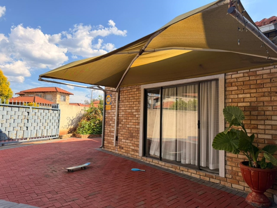 4 Bedroom Property for Sale in Waterval East North West